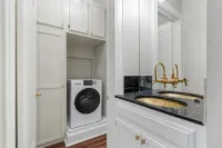 Downtown Huntsville Gem, 2BR Walk to the Square! - 4-Star