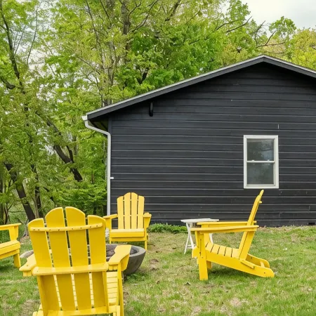 Campfire Cottage: Fireplace, fire pit & no chores!