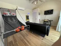 Bright 3 bedroom, 2 bath home; game room w/ arcade machines - basketball machine - Wifi