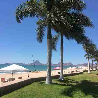 PARADISE AT BAHIA DELFIN / BEAUTIFUL 1ST FLOOR, POOLSIDE, OCEANVIEW , GOLD ZONE Fitness & Recreational Facilities