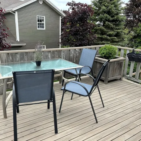 Cozy family home. Min to downtown, beaches, golf, and trails! Отели в г. Корнуолл