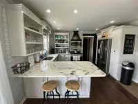 Country Home Villa + PRIVATE POOL & Guest House <1 mile to downtown Port Clinton - Wifi
