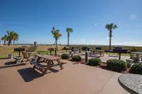 The Oasis at Orange Beach  - Lazy River + Slide, Pools, Splash Pad, Cafe & Bar.. - ジャグジー