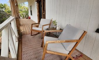 Charming studio in delightful Spring Branch for a quick, tranquil stay.