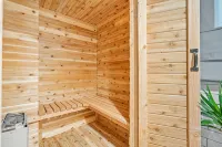 Gorgeous basement apt. w/chef kitchen, SPA bath, movie theater, hot tub & sauna