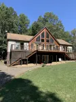 Enjoy lake life FREE kayak and canoes. Relax at this family friendly lake house. - 4-Star