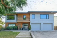 3 BR Seaside Bliss-Close to the beach-OCEAN VIEW!