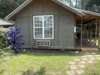 Great One Room with Full Bath Guest House! Hotels in Darien