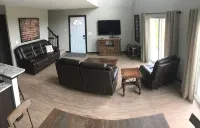 Bridges Bay cabin with backyard pool! - シャレー