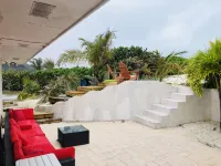 WrigleyVilla, Beach Villa That's Actually On The Beach - 4-Sterne