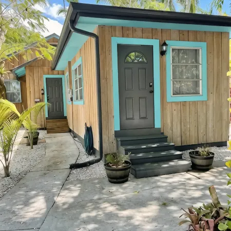 Slice of Paradise: Tropical Studio in Downtown Historical River District