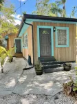 Slice of Paradise: Tropical Studio in Downtown Historical River District - Condos