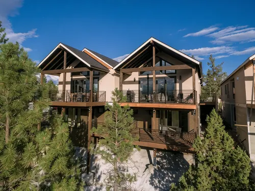 Modernist Mountain View Retreat in Old Mill!! Hot Tub!!!  Pool Table!!! - Gym