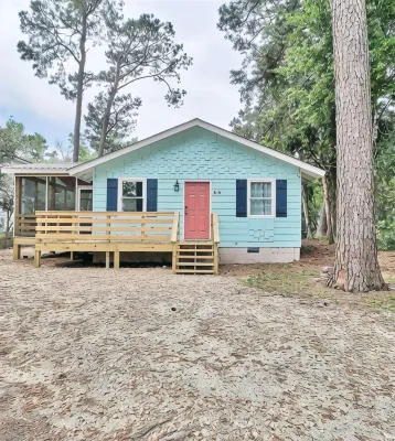 Pawleys Paradise! ~1/2 mile to the Beach. 3BR/3 Full BA. FREE Bikes included.