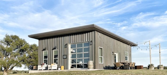 Gateway to the Hill Country and Texas Wineries on 10 acres! 블랑코 카운티 호텔