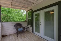 Superb Lake Texoma Home, 4 beds, 2.5 Baths, Hot Tub,1.5 miles to Highport Marina - balcon
