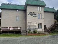Newly remodeled Girdwood condo, steps from the ski slopes Hotels near Bear Cub