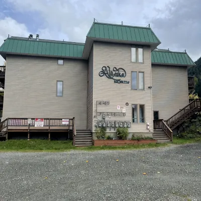 Newly remodeled Girdwood condo, steps from the ski slopes Hotels near Alyeska Tramway