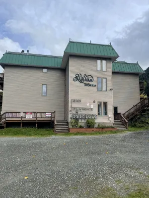 Newly remodeled Girdwood condo, steps from the ski slopes