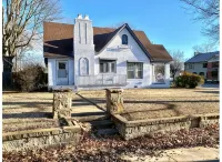 Historic Downtown Cottage in Russellville - 3-Star
