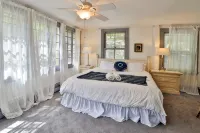 Birch Creek Retreat ~ 8br, 8ba, New Hot Tub + Sauna - homestay
