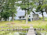 Spacious Lake home. Great for family/friends  getaway.  sleeps 10