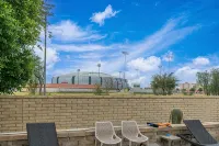 Prime Location HotTub/ Pool/ Outdoor Kitchen Spring training Clean and Safe. - 4 ดาว