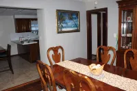 Blessed 4 Bedroom House/ family size house. - Jacuzzi