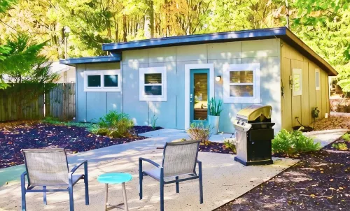 Stylish Douglas Retreat - Steps from Dunes Resort! - Wifi