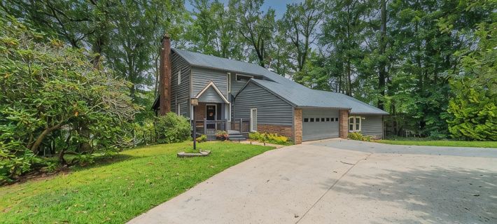 4Br Lake House w/ Private Dock, Hot Tub, and Lake Views! Hotels in Union County