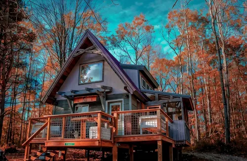 Cozy Off-grid Cabin within a private setting loaded with spa like amenities
