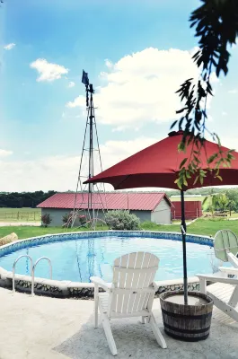 RANCH LIFE!  Guest House on Ranch with Pool & Hot Tub - 4-stjärniga