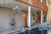 Impressive Private 2BR Suite w/Parking Univ Area Отели в г. 