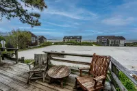 Classic Cape Cod Beach Cottage Steps to Private Beach or Stroll to Town! A/C ! - 3성급