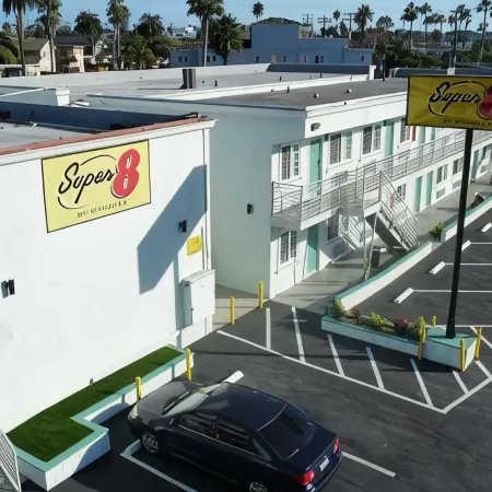 Super 8 by Wyndham Oceanside Downtown