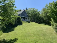 Situated on the beautiful Cabot Trail overlooking the  Margaree river - 2 étoiles