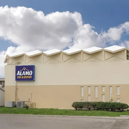 Alamo Inn & Suites