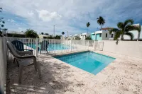 Beachfront in gated community with patio,  balcony, pool, close to all in Rincón - Pool