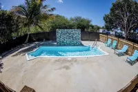 Spacious Family Retreat: Terrace, Inground Pool, Solar Power, Wi-fi, Pool Table - Pools