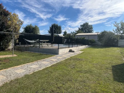 Spacious home in Corowa’s best street right across from the Murray/pet-friendly!