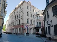 Hotel Justus Hotels near Big Guild