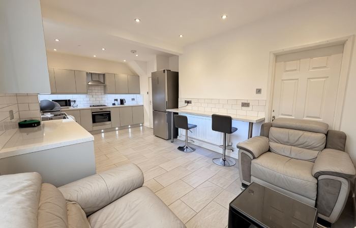 Charming Guest Room in Leicester with Garden and WiFi