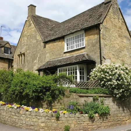 Grade II Listed Cotswolds Self Catering Accommodation. VisitEngland