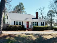 Fun House/King Bed - Close to Town/Full of Entertainment!
