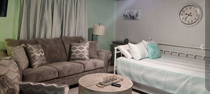#2 PET FRIENDLY! PONTOON/KAYAKS AVAILABLE! STUDIO CONDO CLOSE TO TOWN & MARINA! Hotel di County Colbert