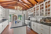 Quiet Historic Family Retreat with Pool--Pet Friendly--No Events - Boutique