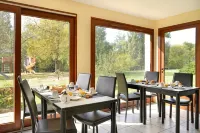 Hôtel Restaurant le Relais de Pouilly - 駐車場