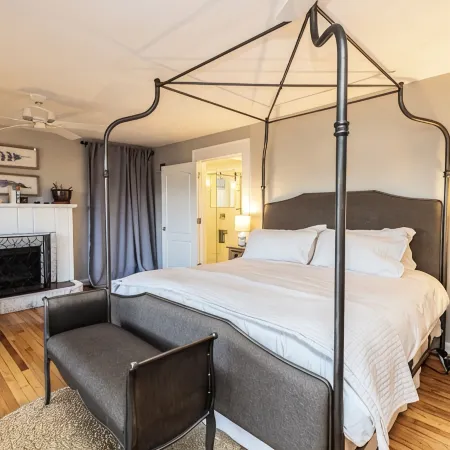 Spacious Home with Stunning Mountain and Golf Course View’s!