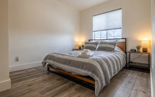 Clean, Modern! 3 Bedrooms, River, Downtown - 3 stjerner