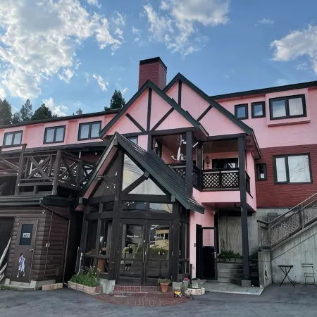Alpine Lodge